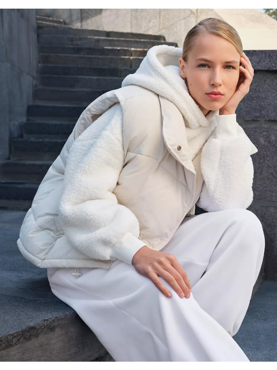 Молочный жилет oversize с...