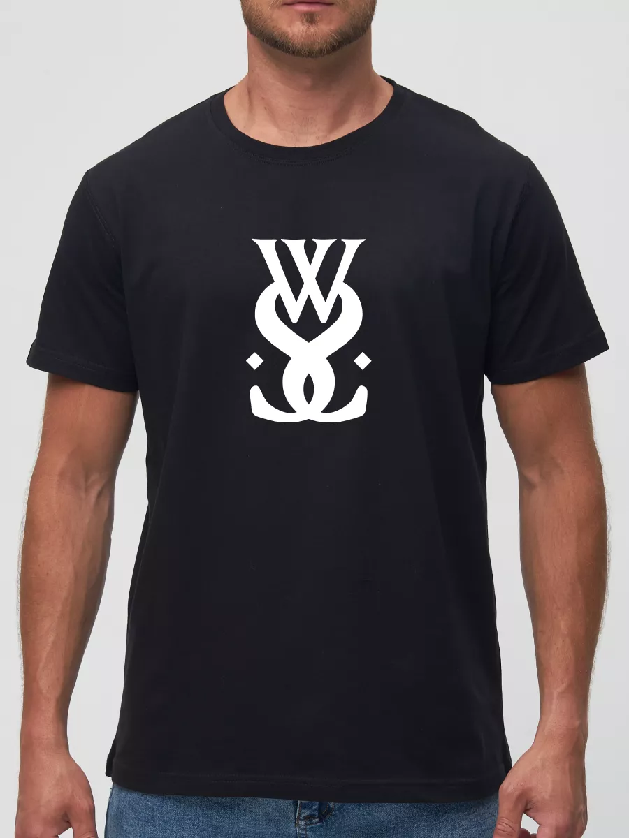 Футболка While she sleeps