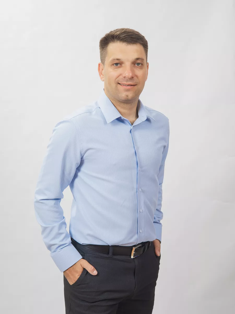 Рубашка приталенная с принтом в офис