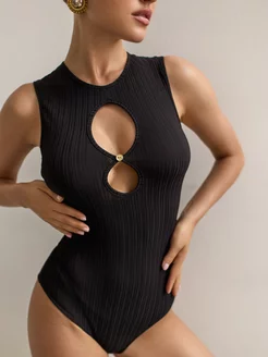 Боди без рукавов летнее с вырезом на груди