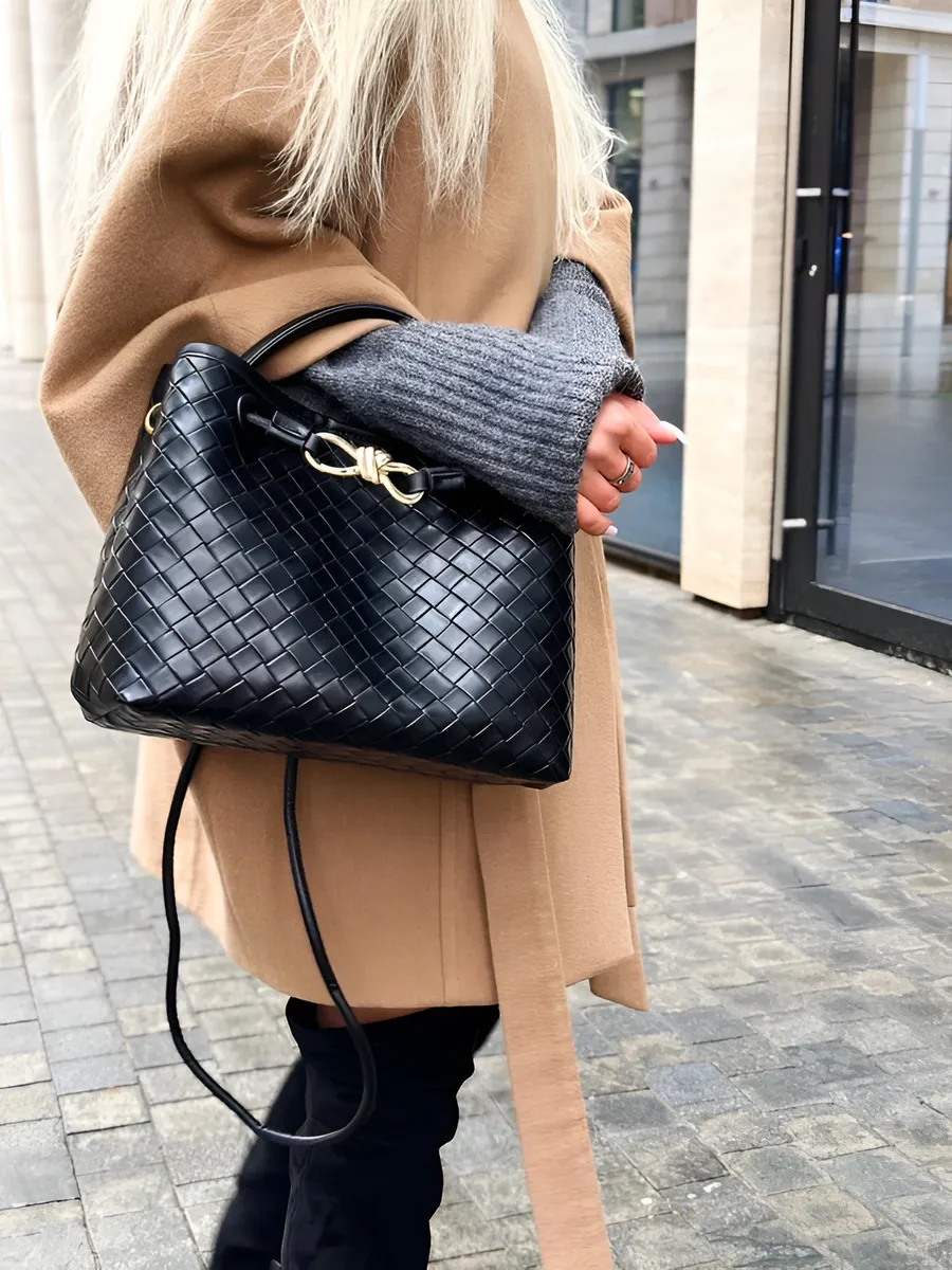 BOTTEGA VENETA Сумка на плечо...