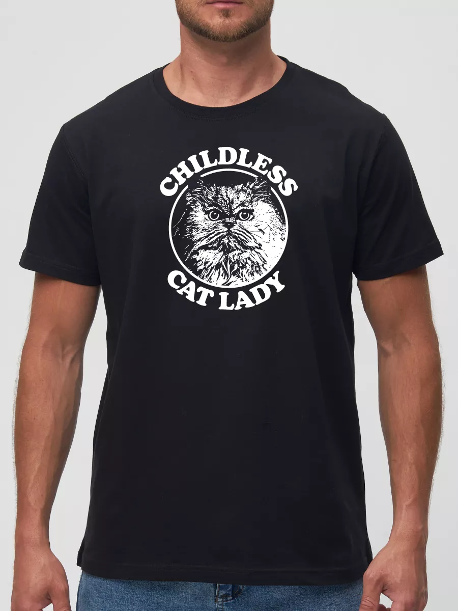 Футболка Childless cat lady.