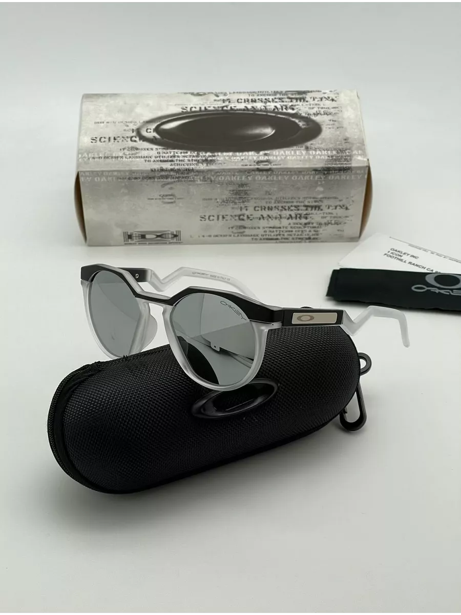 Очки солнцезащитные Oakley...
