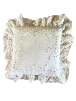 Подушка с вышивкой и оборкой 45x45 см PROVENZIALE Blanc MariClo